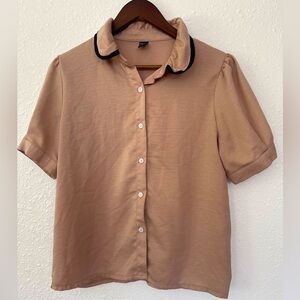 Dazy champagne collared button front blouse size large